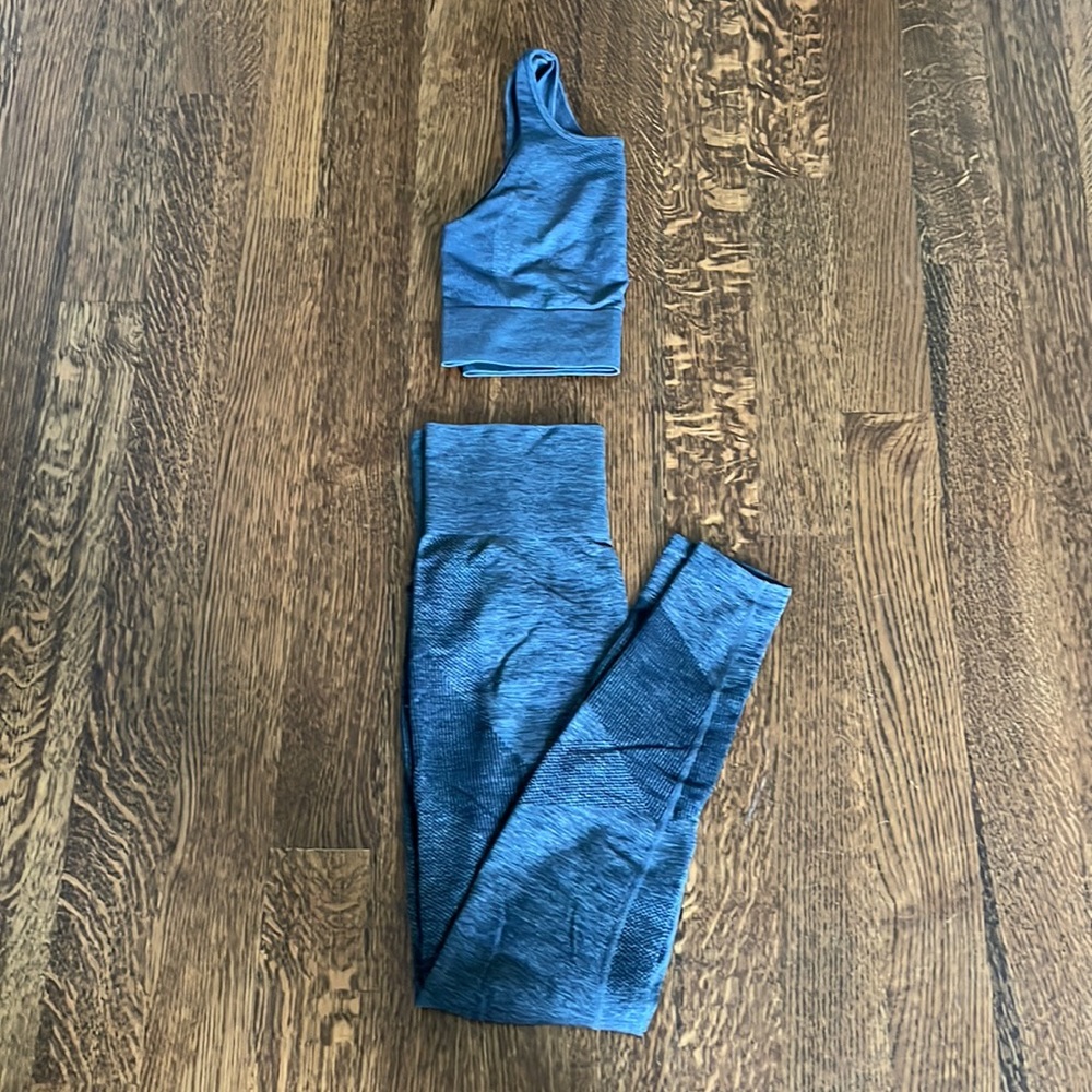 H&M Athletic Set - Picture 8 of 8